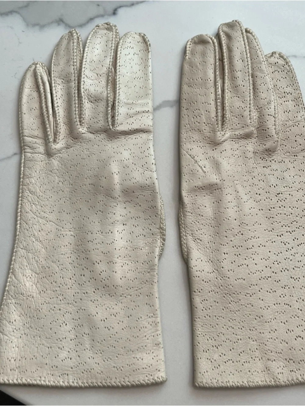Deerskin Women's Cream Leather Perforated Gloves Size 7 Chic Classic